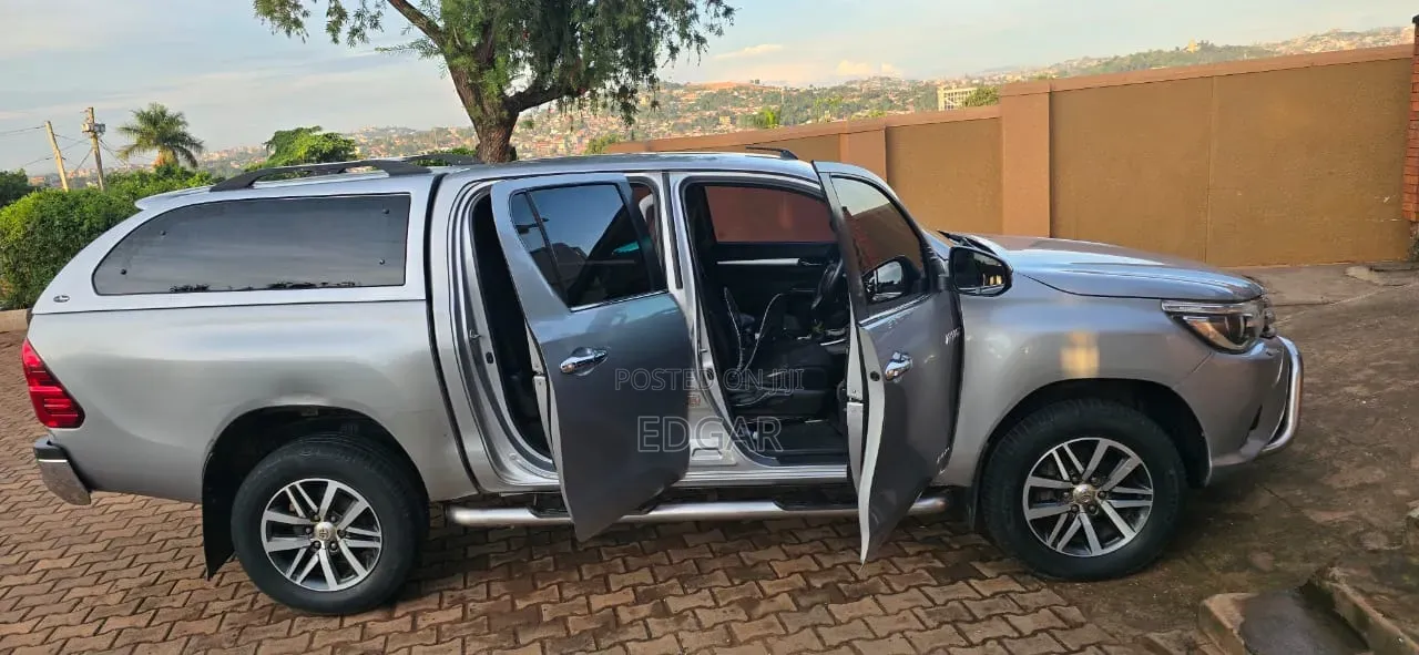 Toyota Hilux Revo Double Cab Deisel 2.8 AWD 2016 Gray