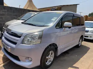 Toyota Noah 2010 Silver