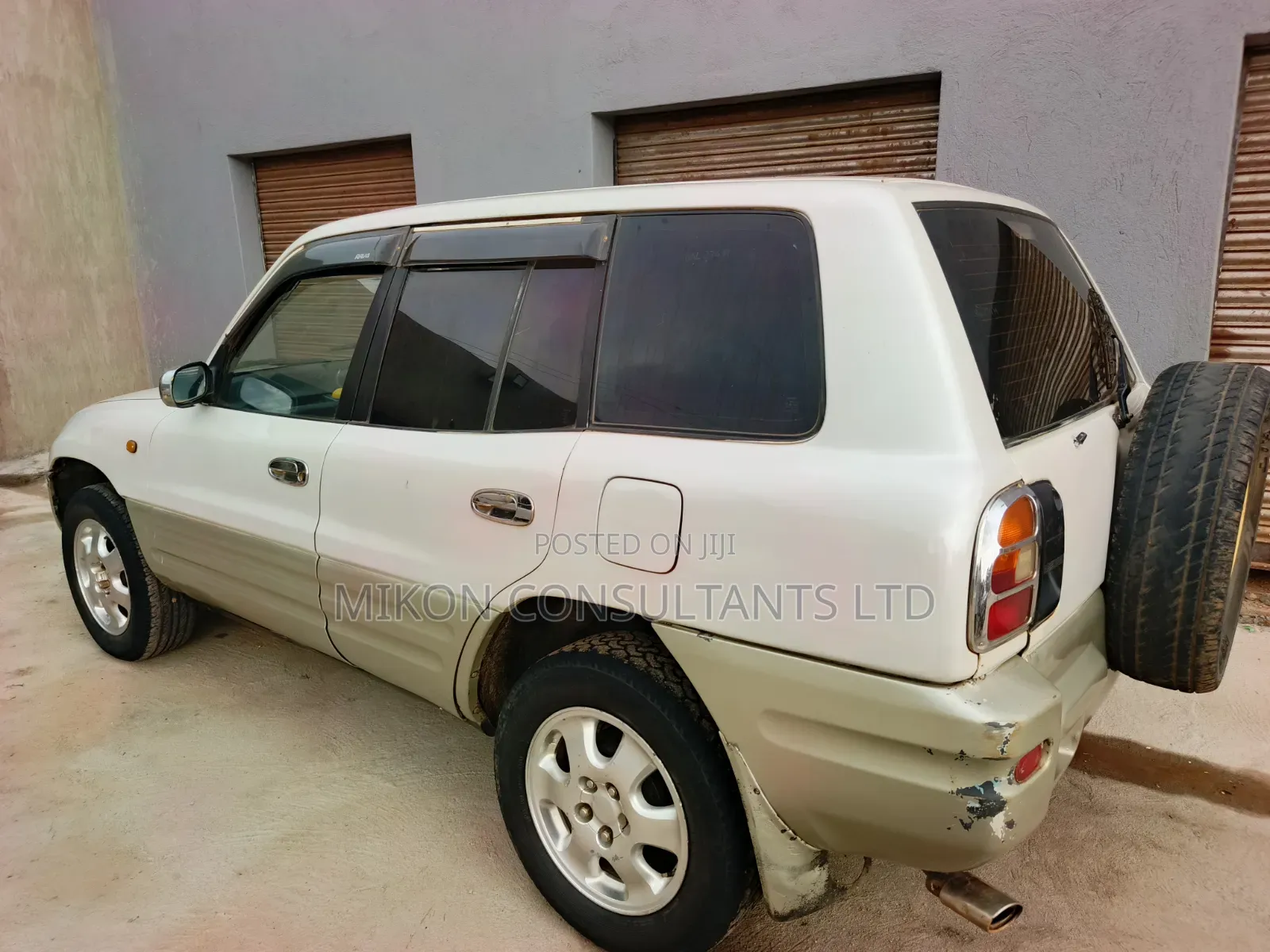 Toyota RAV4 Base FWD 1997 White