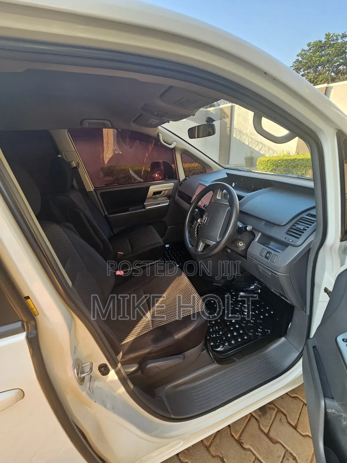 Toyota Noah 2009 White