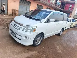 Toyota Noah 2005 Pearl