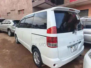 Toyota Noah 2005 Pearl