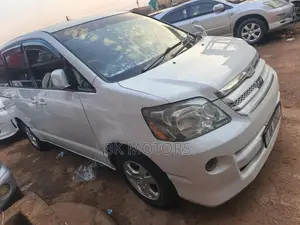 Toyota Noah 2005 Pearl