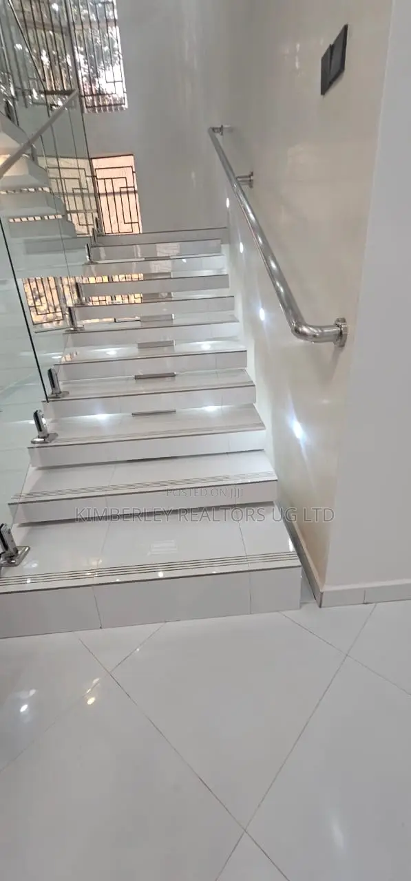 5bdrm Mansion in Division A for sale