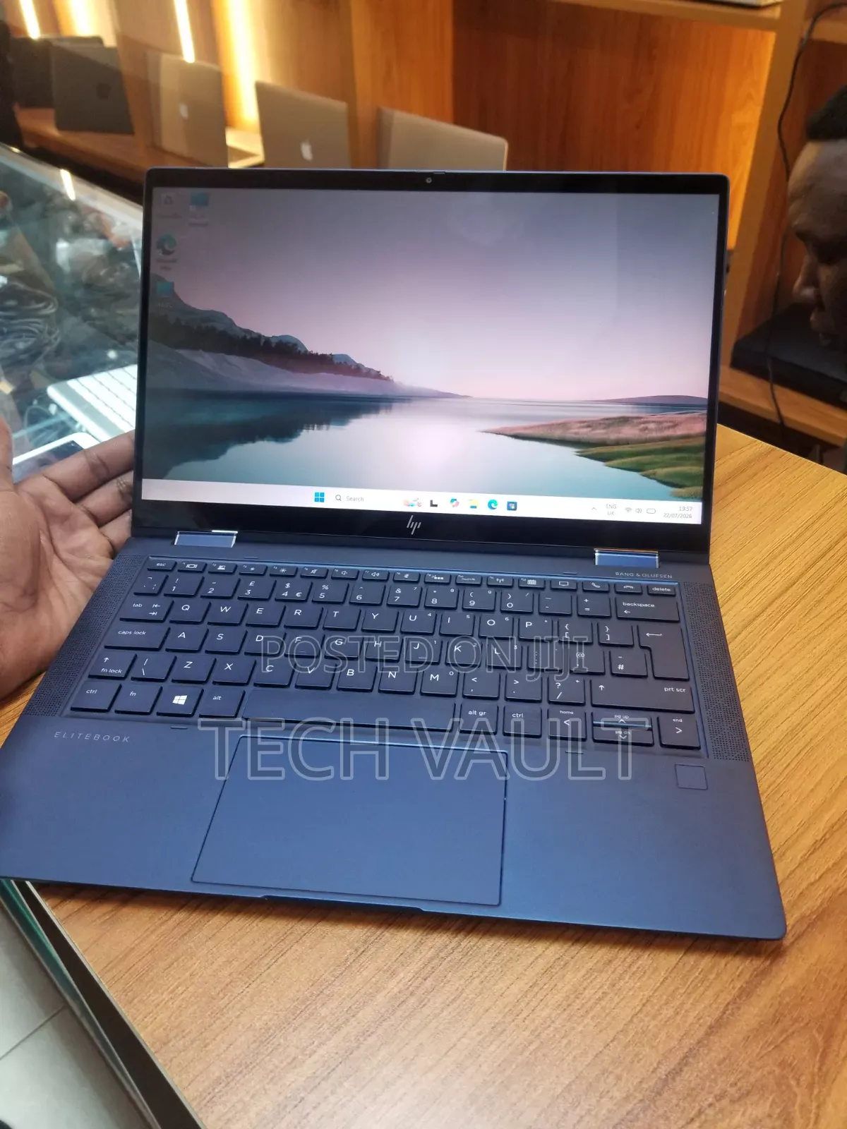 New Laptop HP Elite Dragonfly x360 8th Gen 16GB Intel Core i7 SSD 512GB