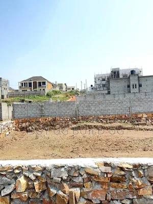 Quick Sale  
50ftby 100ft for Sale in Kira-Mulawa at 75m