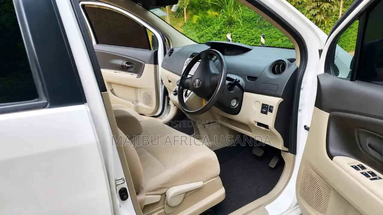Toyota Passo Sette 2009 White