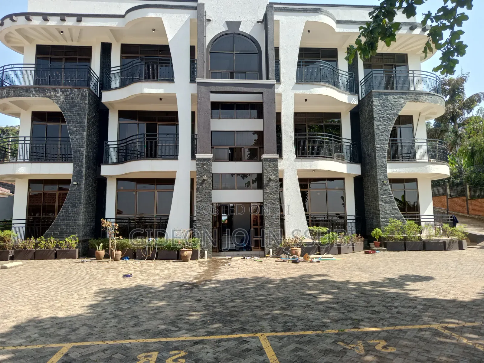 3bdrm Block of Flats in Muyenga, Makindye for rent