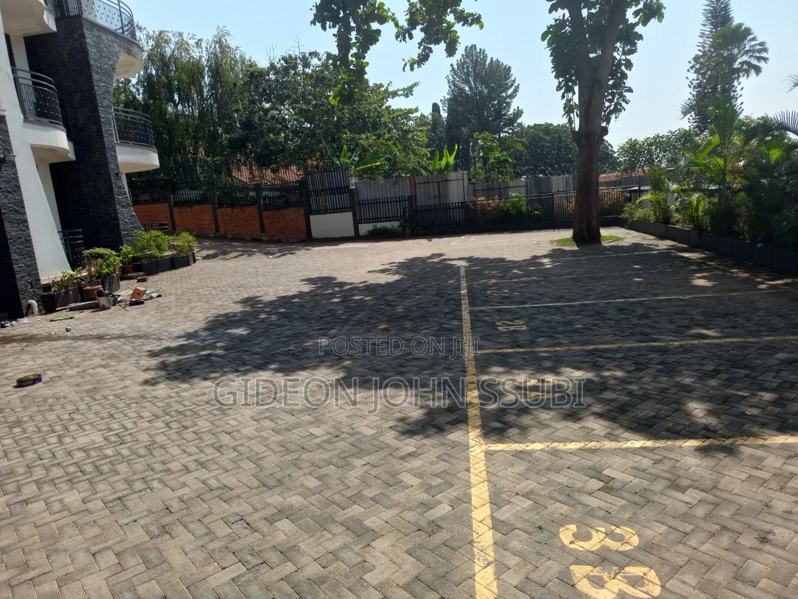 3bdrm Block of Flats in Muyenga, Makindye for rent