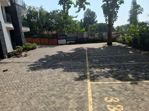 3bdrm Block of Flats in Muyenga, Makindye for rent