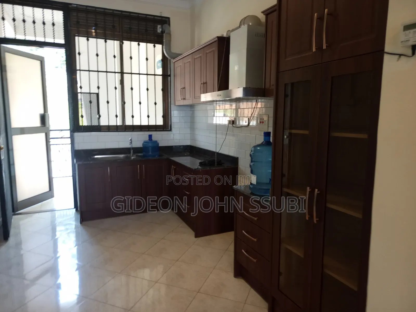 3bdrm Block of Flats in Muyenga, Makindye for rent