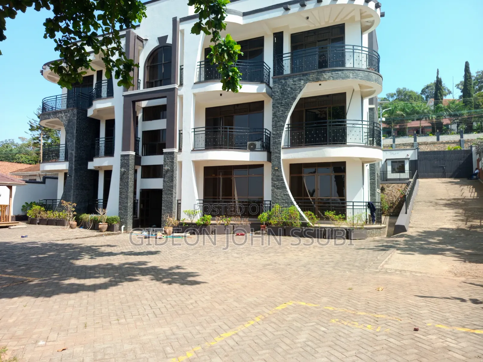 3bdrm Block of Flats in Muyenga, Makindye for rent