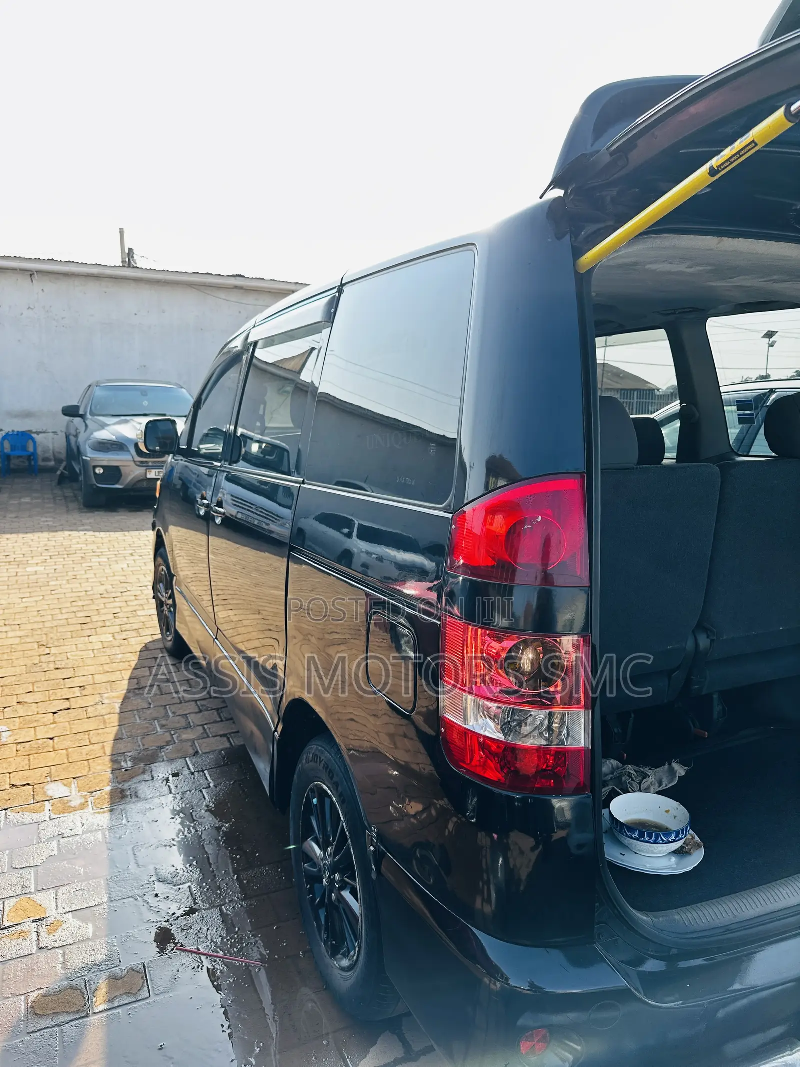 Toyota Noah 2012 Black