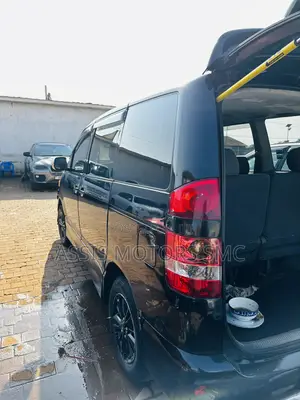 Toyota Noah 2012 Black