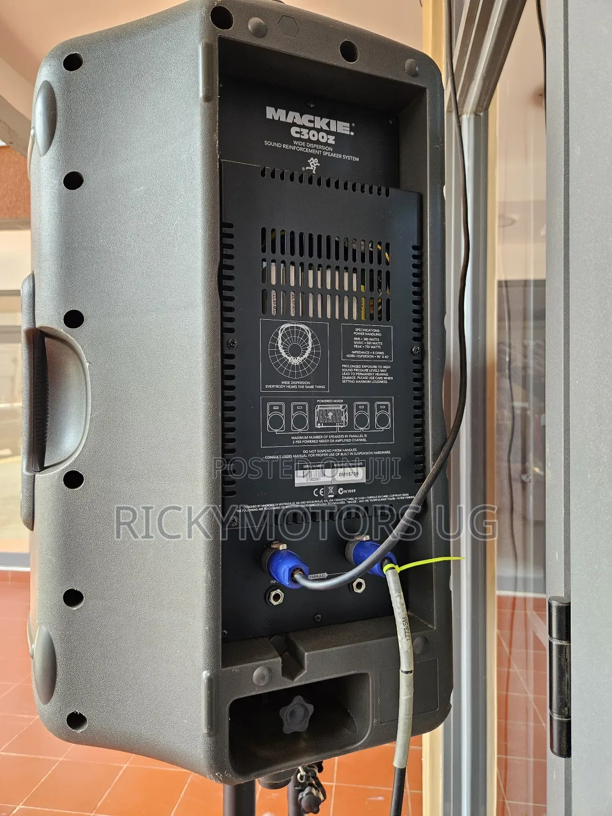 UK Used Mackie Passive Speakers 2pics