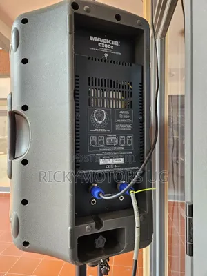 UK Used Mackie Passive Speakers 2pics
