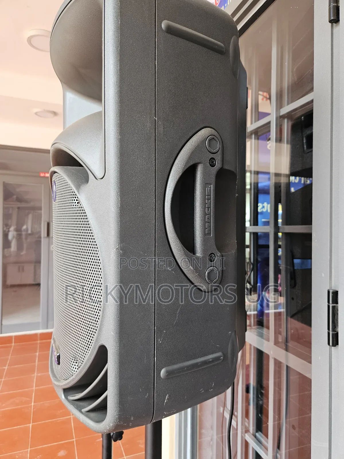 UK Used Mackie Passive Speakers 2pics