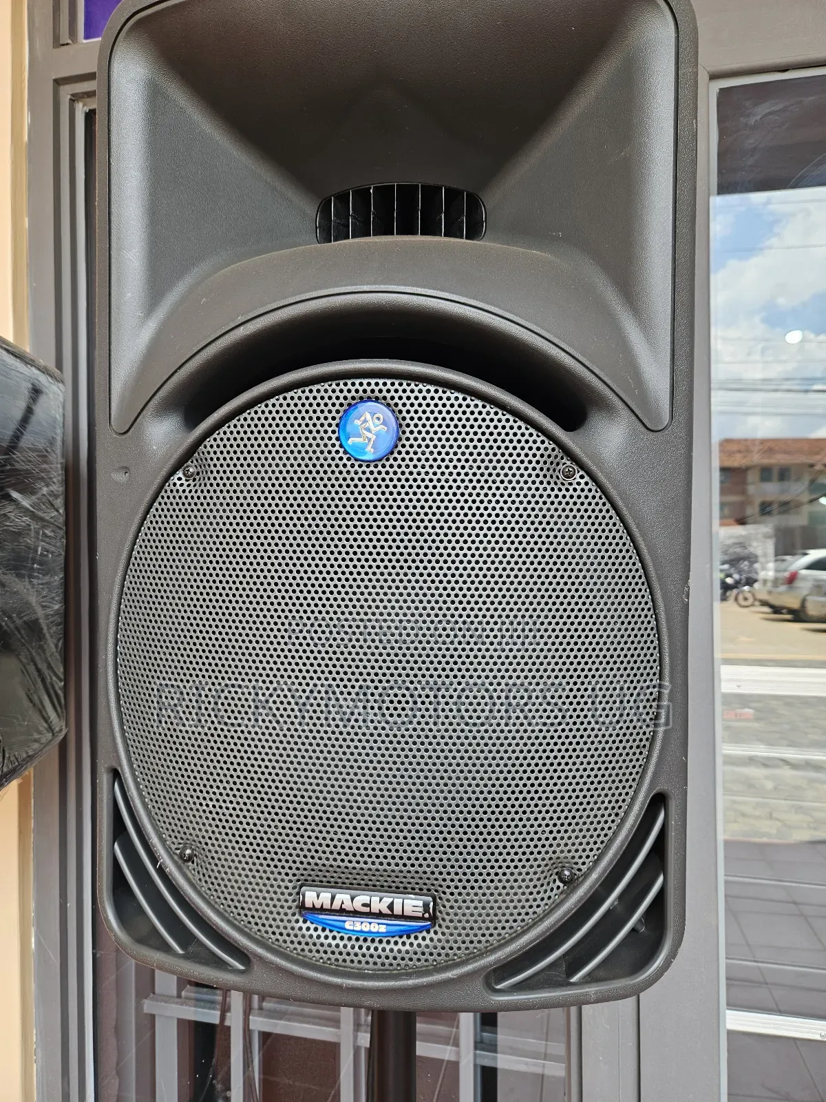 UK Used Mackie Passive Speakers 2pics