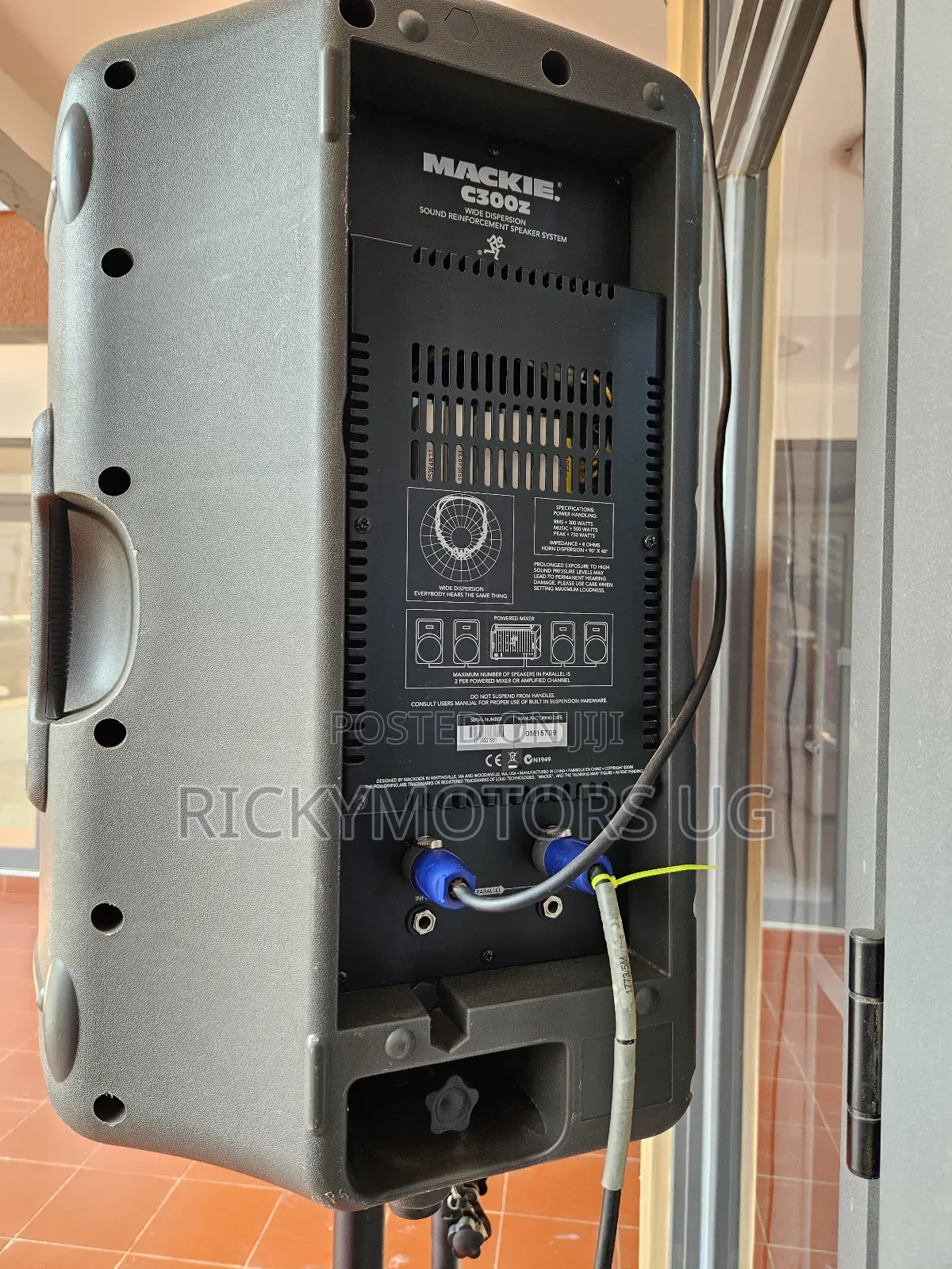 UK Used Mackie Passive Speakers 2pics