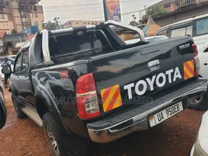 Toyota Hilux 2012 Black