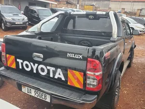 Toyota Hilux 2012 Black