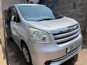 Toyota Noah 2010 White