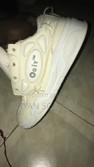 OGIY Sneakers