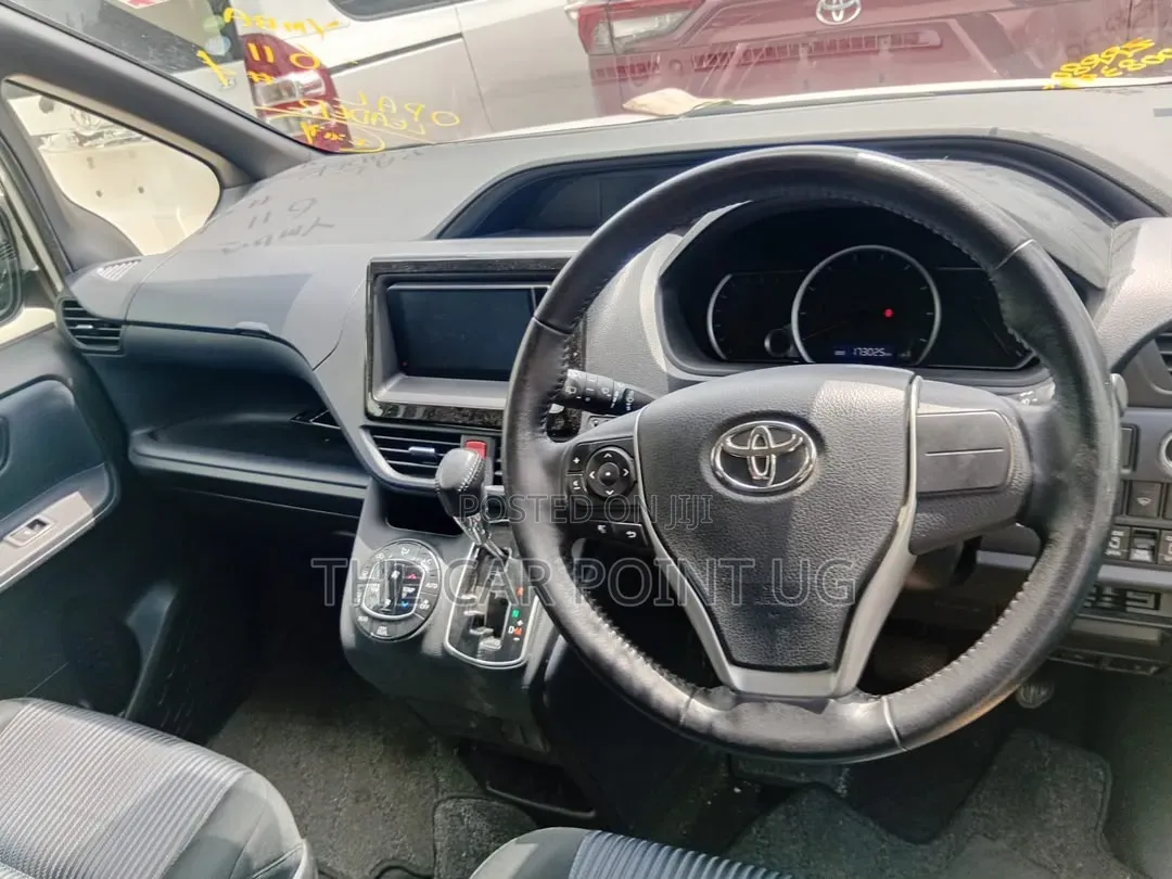 Toyota Noah 2014 White