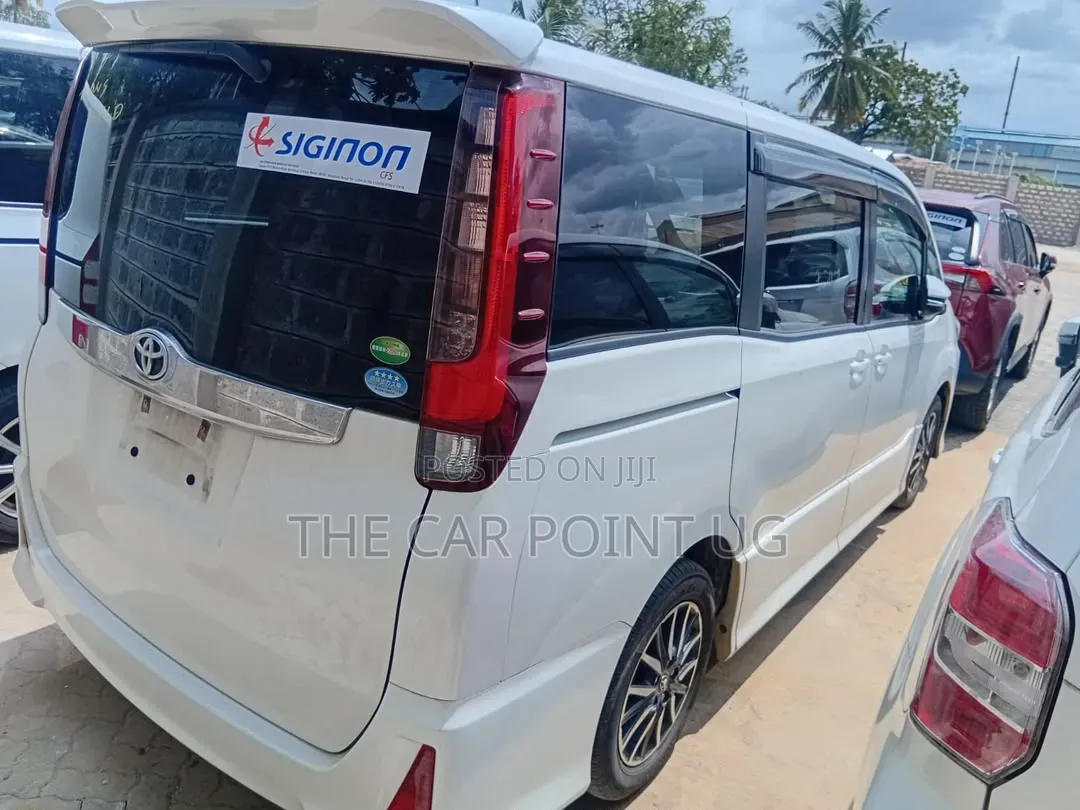 Toyota Noah 2014 White