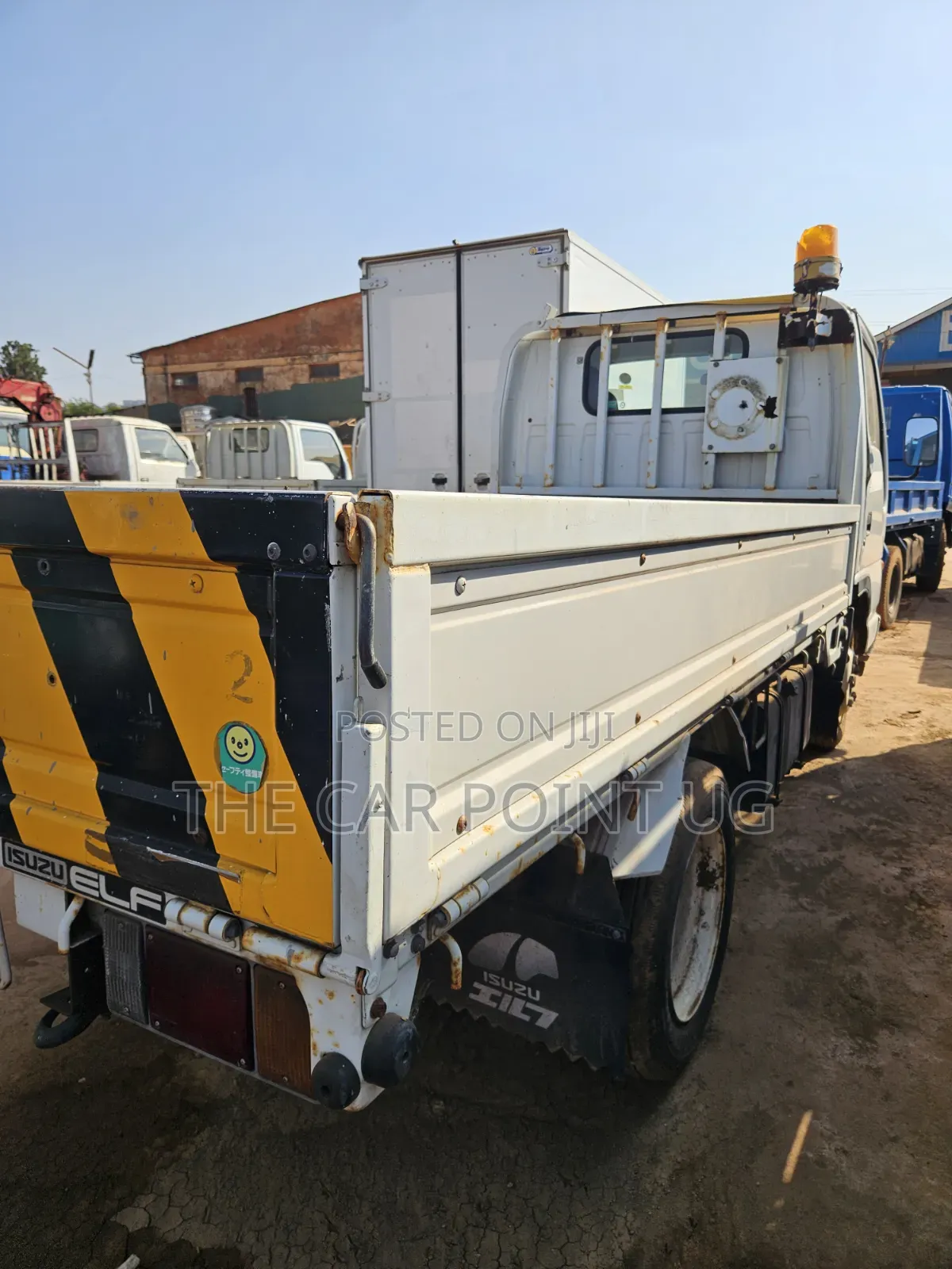 Isuzu Elf Truck New Shape 2000 White