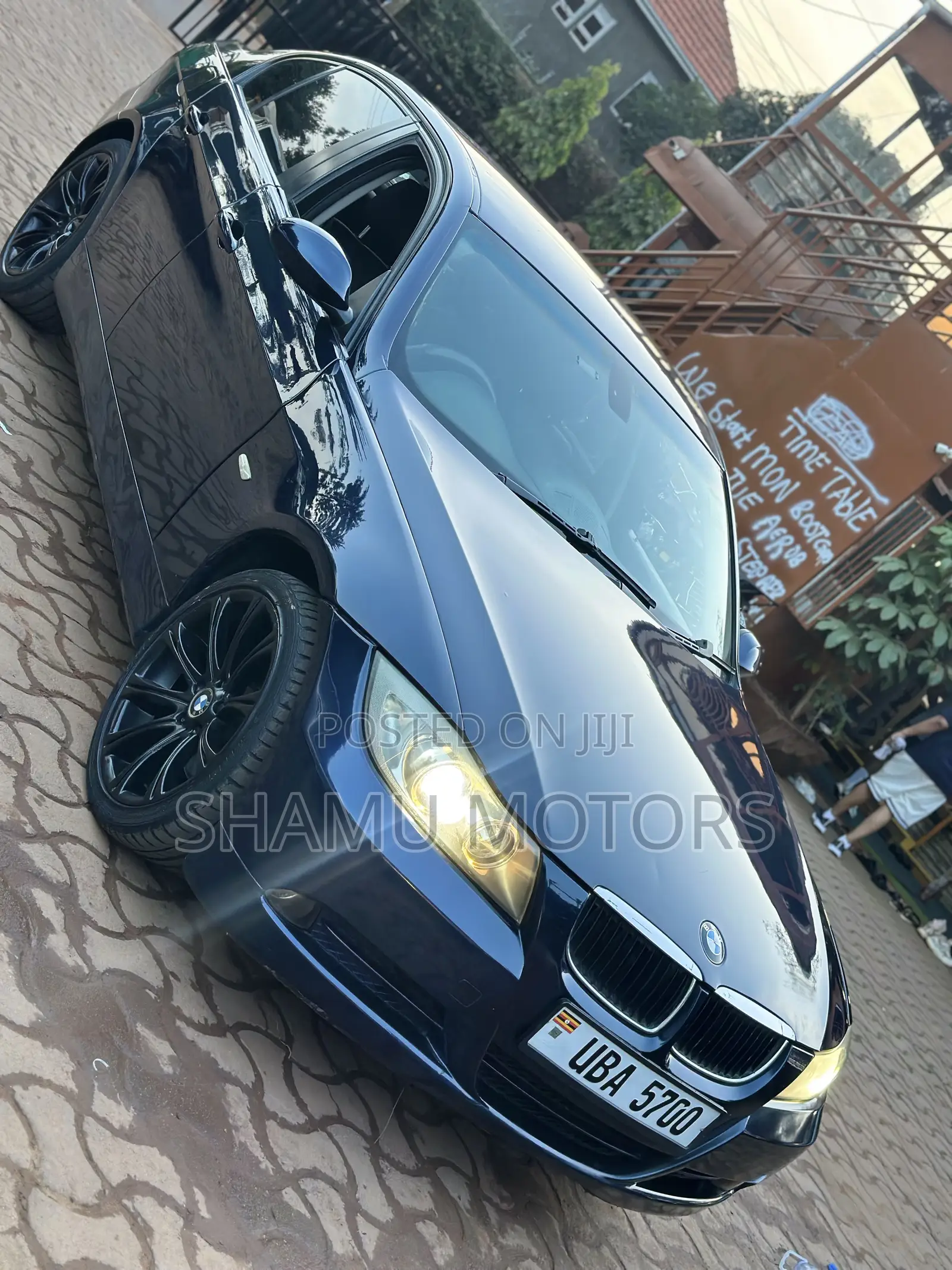 BMW 320i Sedan RWD 2002 White