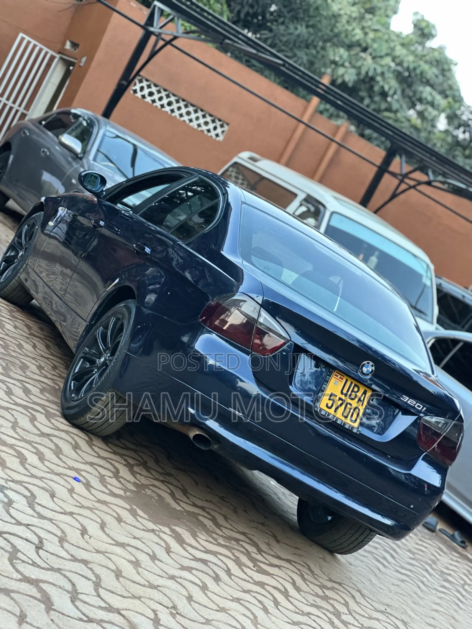 BMW 320i Sedan RWD 2002 White