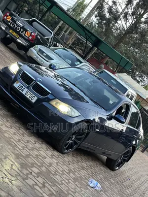 BMW 320i Sedan RWD 2002 White