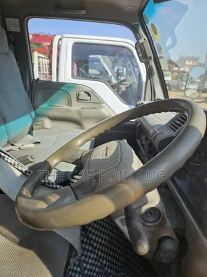 Isuzu Elf 250 Truck New Shape 2000 White