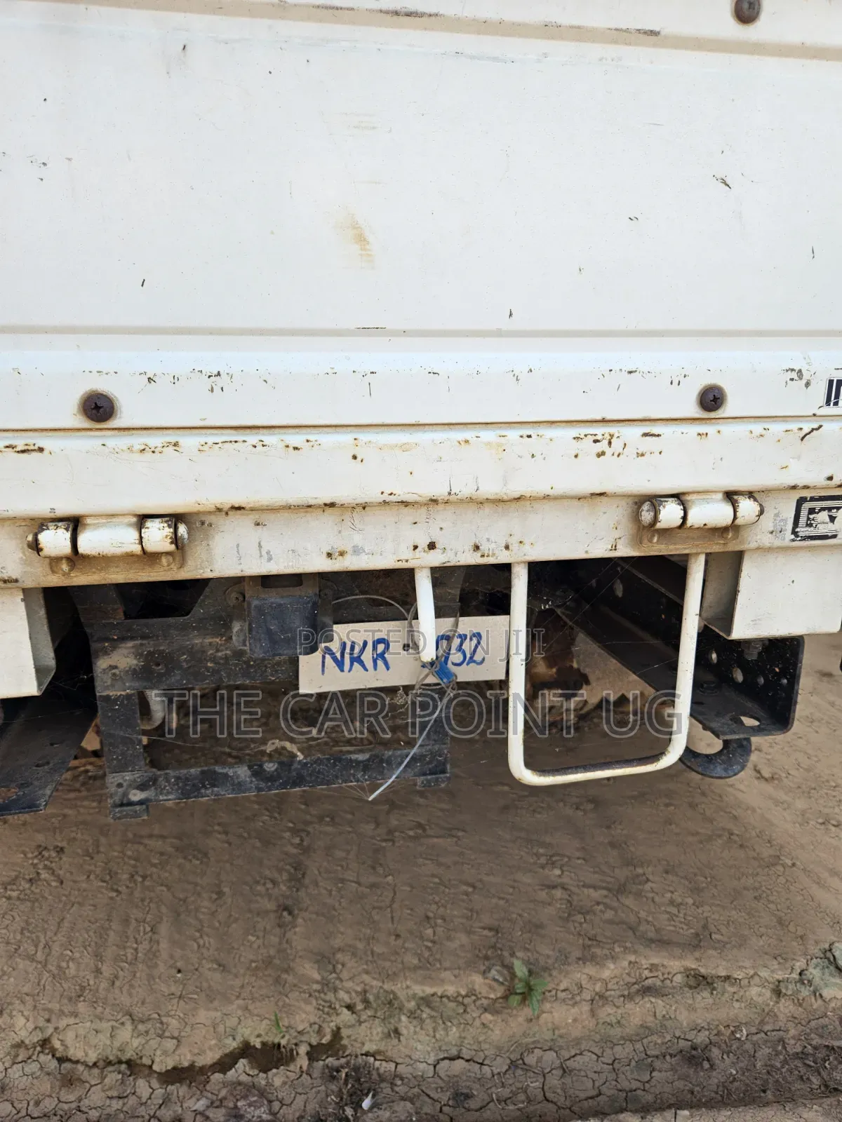 Isuzu Elf 250 Truck New Shape 2000 White