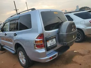 Mitsubishi Pajero 2005 Silver
