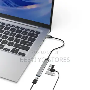 EZRA 4-in-1 USB-C Hub (Model UH10).