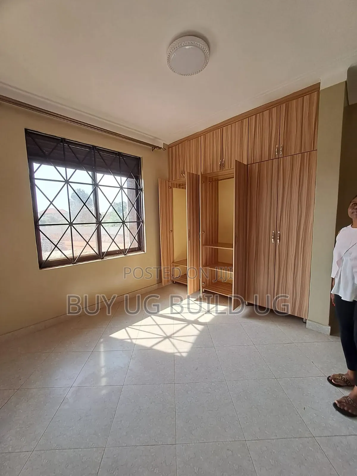 3bdrm Apartment in Kiwatule Kampala, Central Division for rent