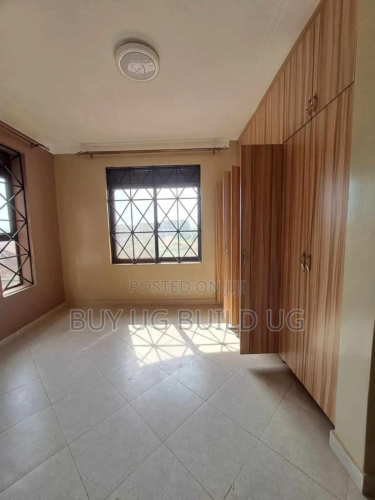 3bdrm Apartment in Kiwatule Kampala, Central Division for rent