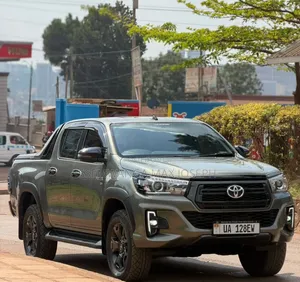Toyota Hilux 2018 Green