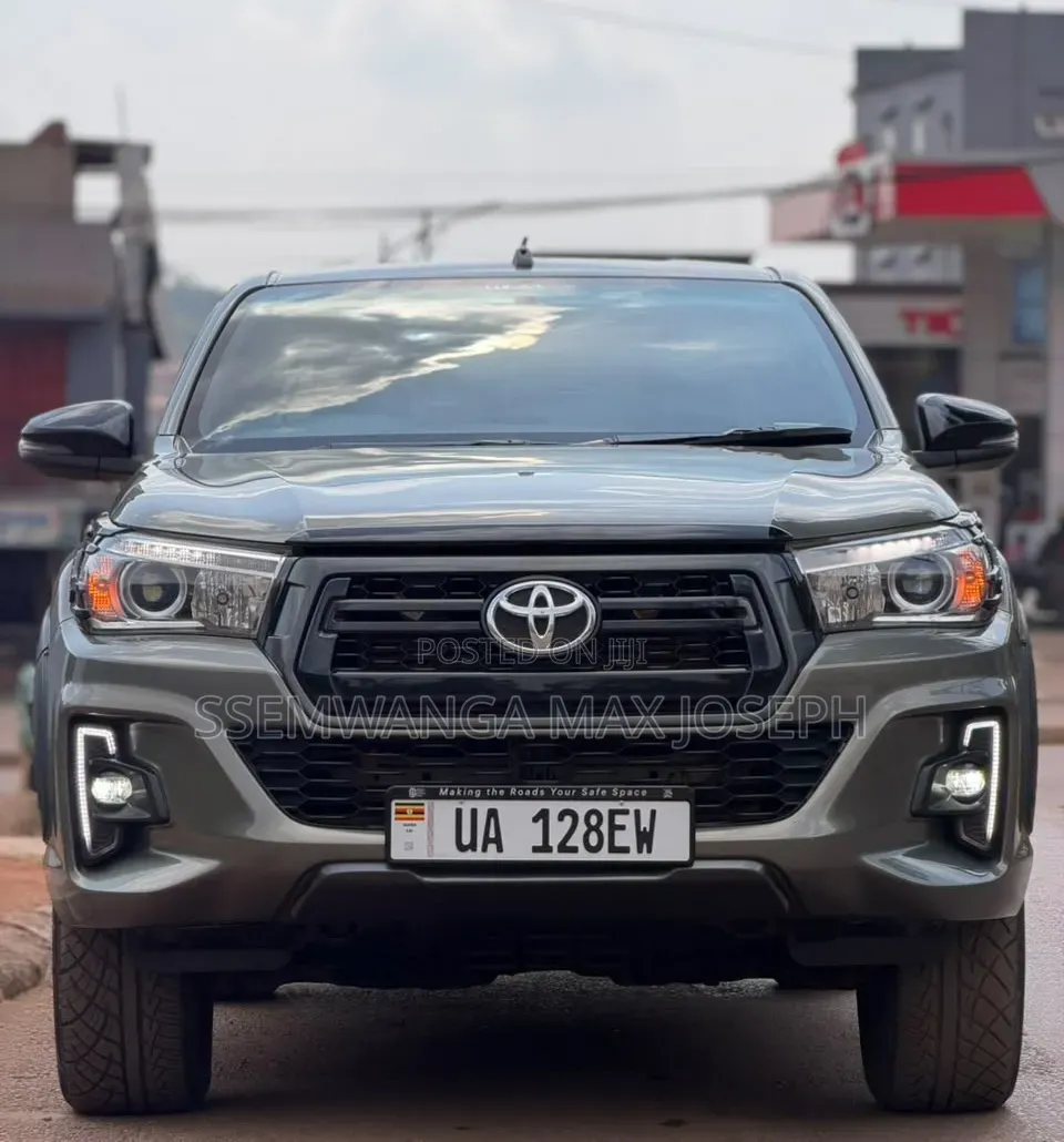 Toyota Hilux 2018 Green