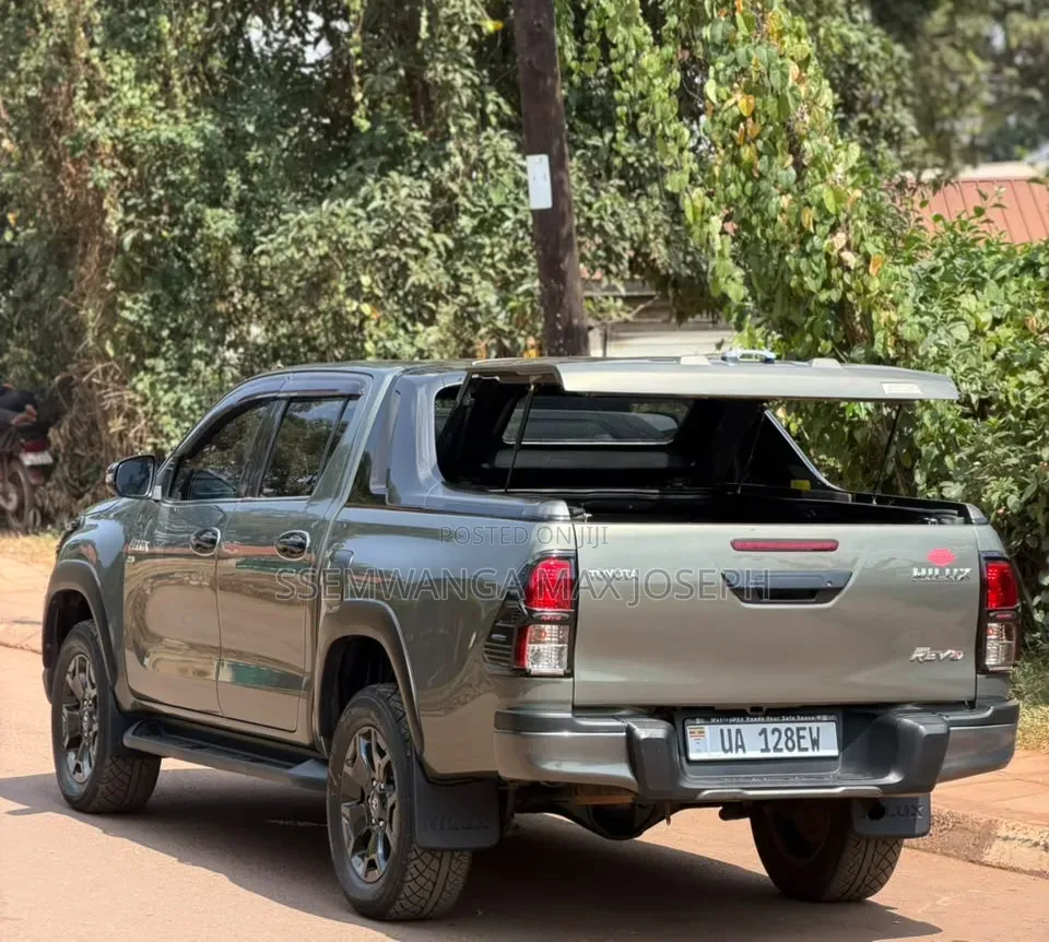 Toyota Hilux 2018 Green