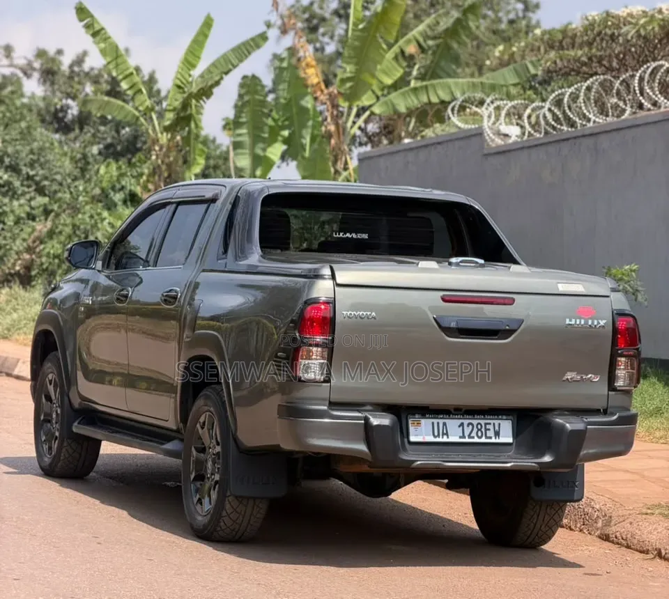 Toyota Hilux 2018 Green