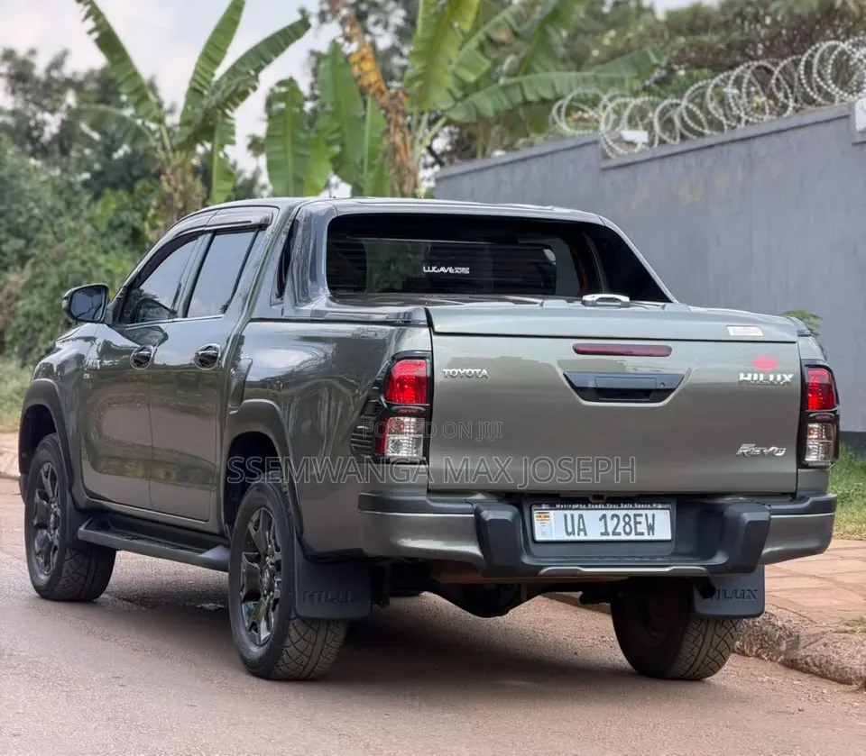 Toyota Hilux 2018 Green