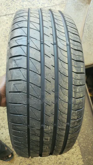 235/55r18 Mercedes Benz,harrier,vanguard ,Bmw DUNLOP Tyres