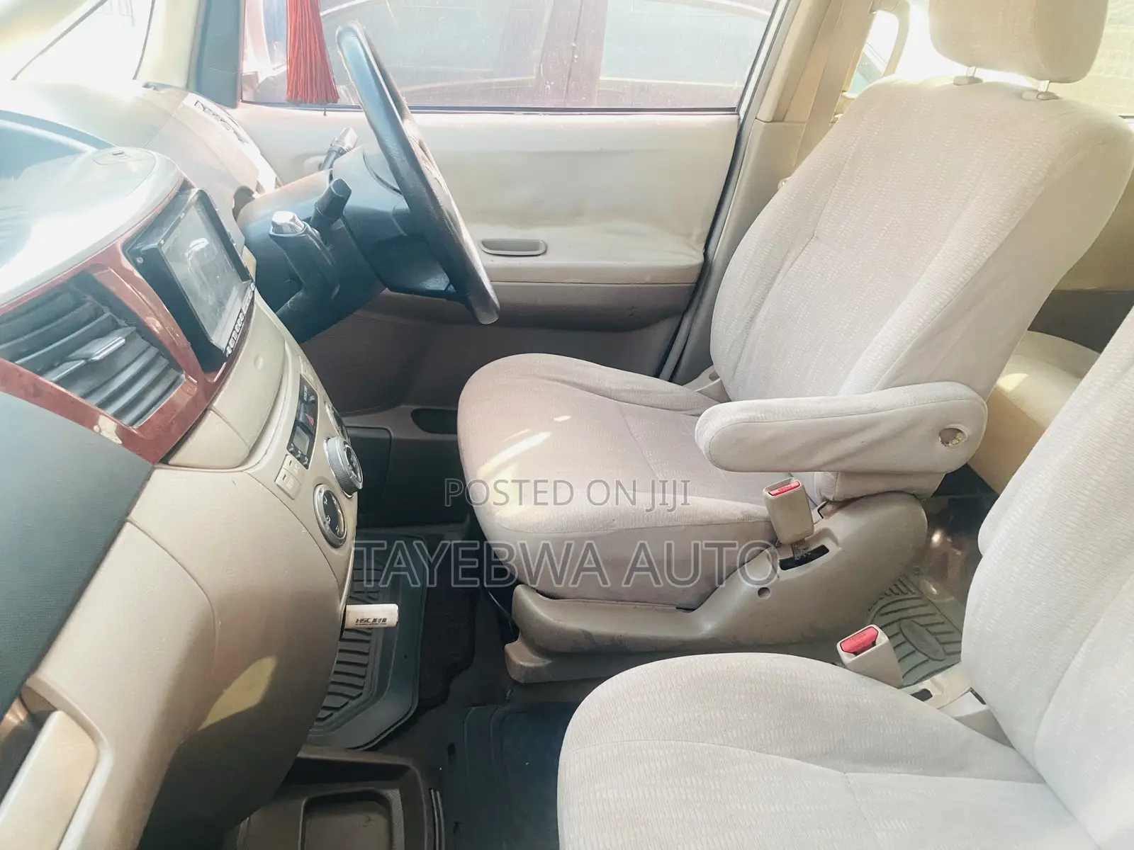 Toyota Noah 2004