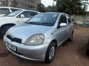 Toyota Vitz 2000 Silver