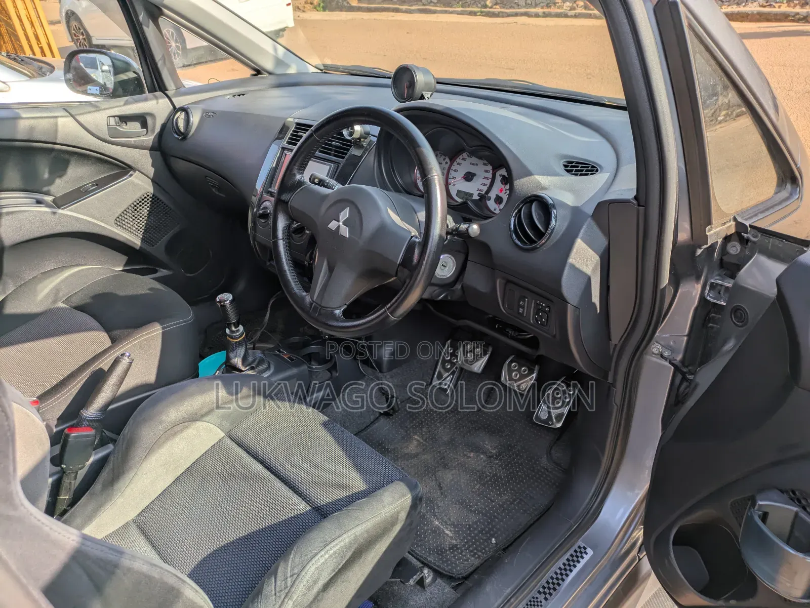 Mitsubishi Colt 2014 Silver