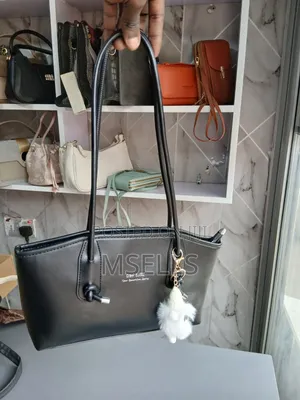 Elongated Shoulder Bag (Black)