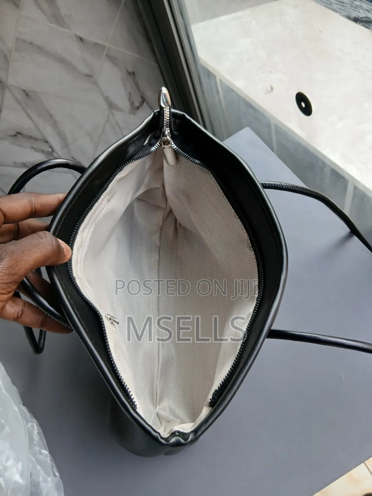 Elongated Shoulder Bag (Black)